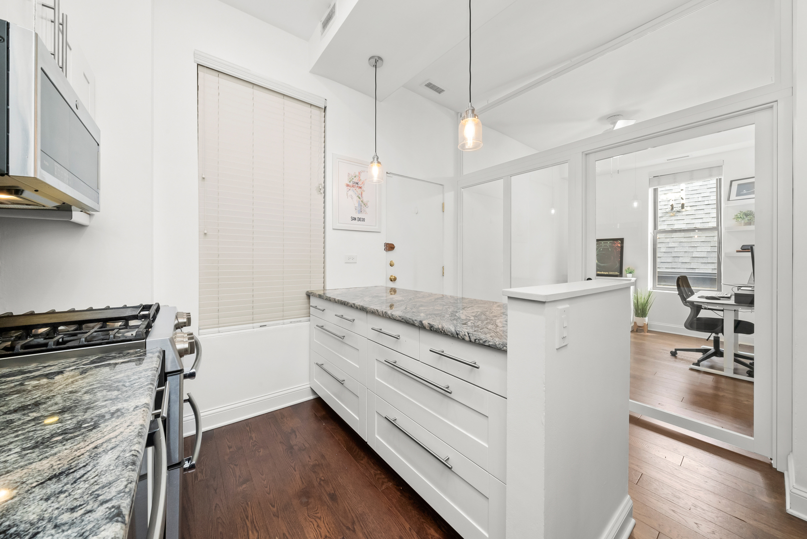 3055 N Seminary Avenue Unit: 3S