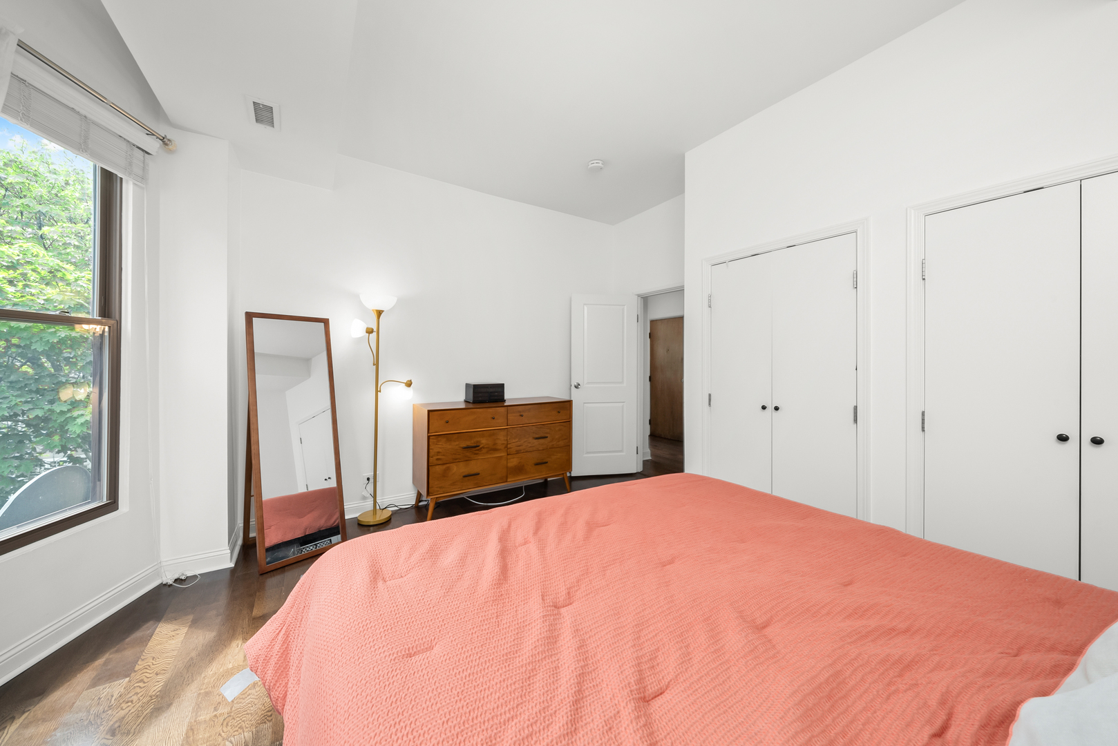 3055 N Seminary Avenue Unit: 3S