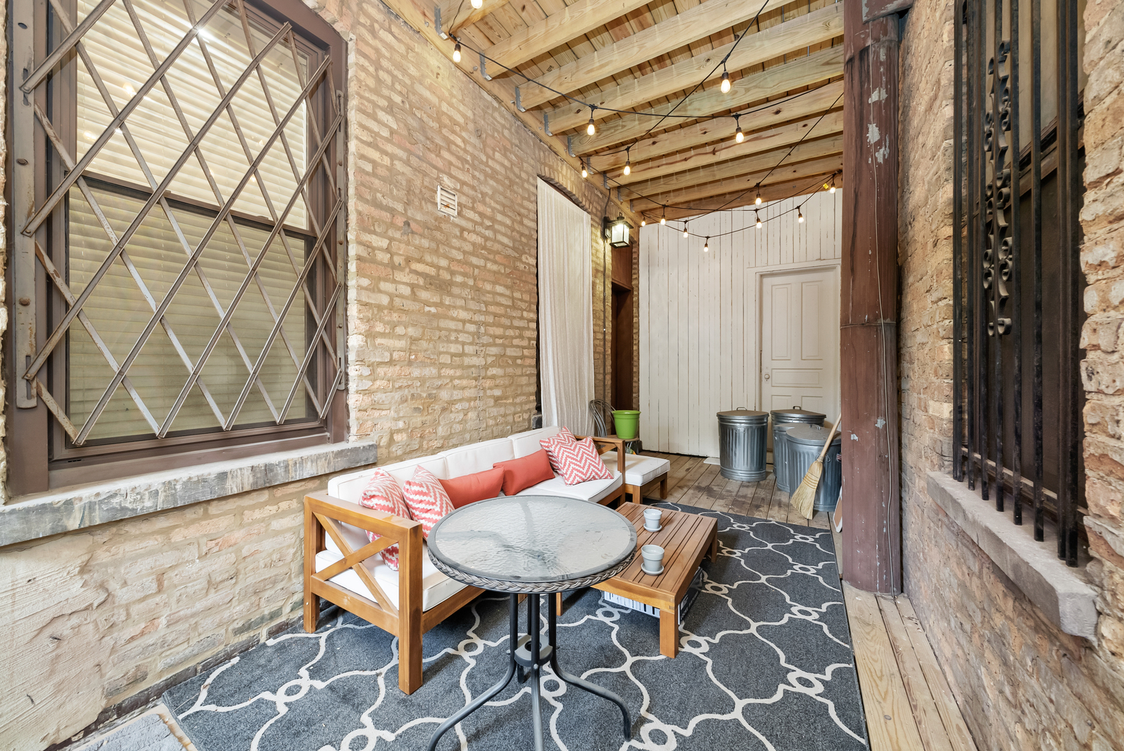 3055 N Seminary Avenue Unit: 3S