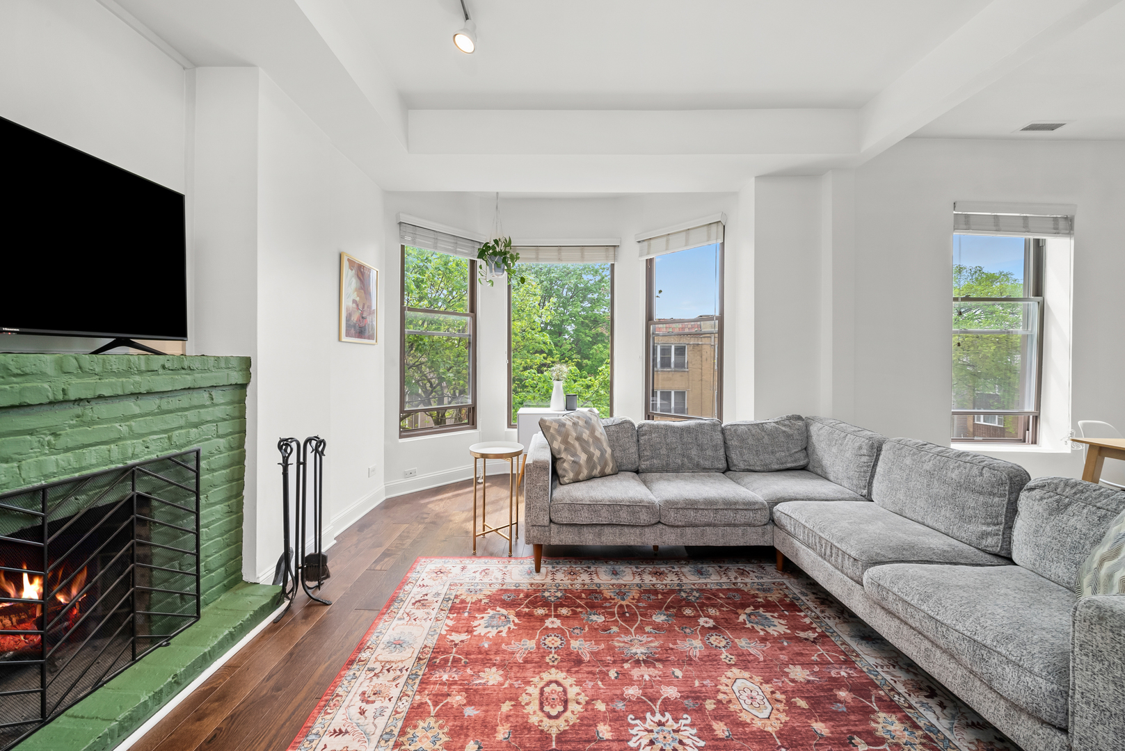 3055 N Seminary Avenue Unit: 3S