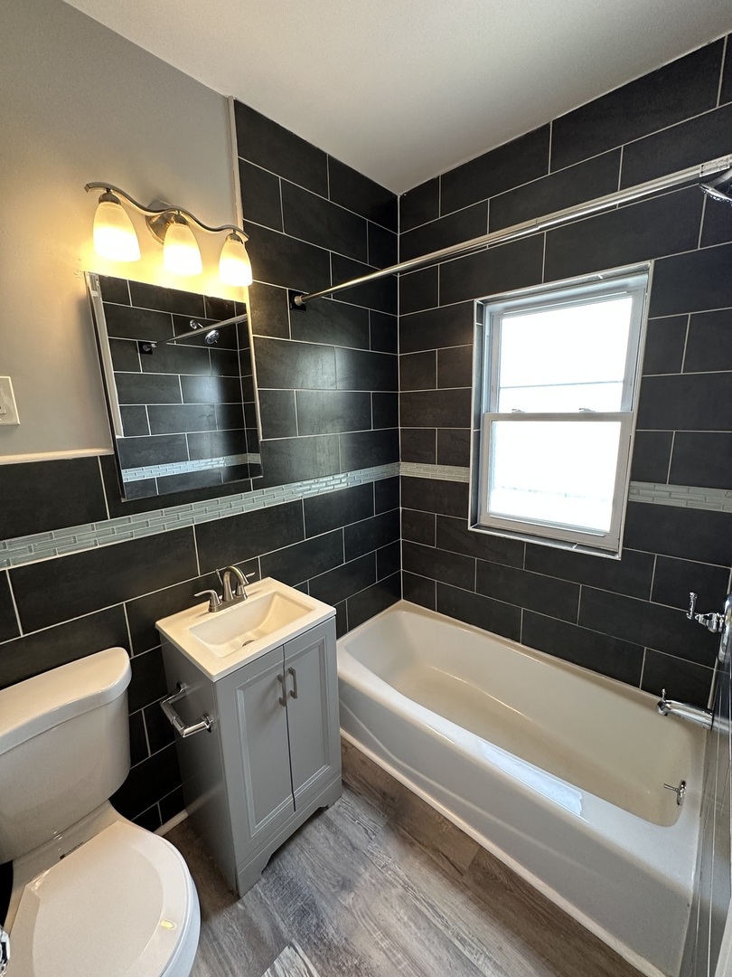 5745 W Wellington Avenue Unit: 2