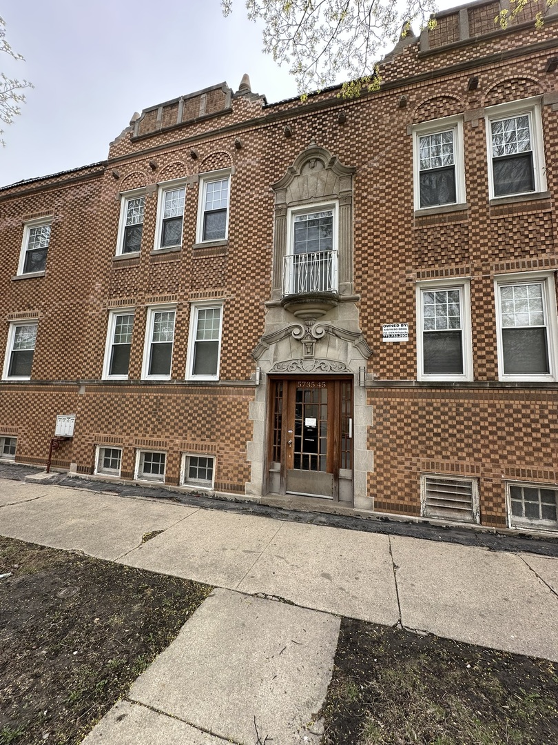 5745 W Wellington Avenue Unit: 2