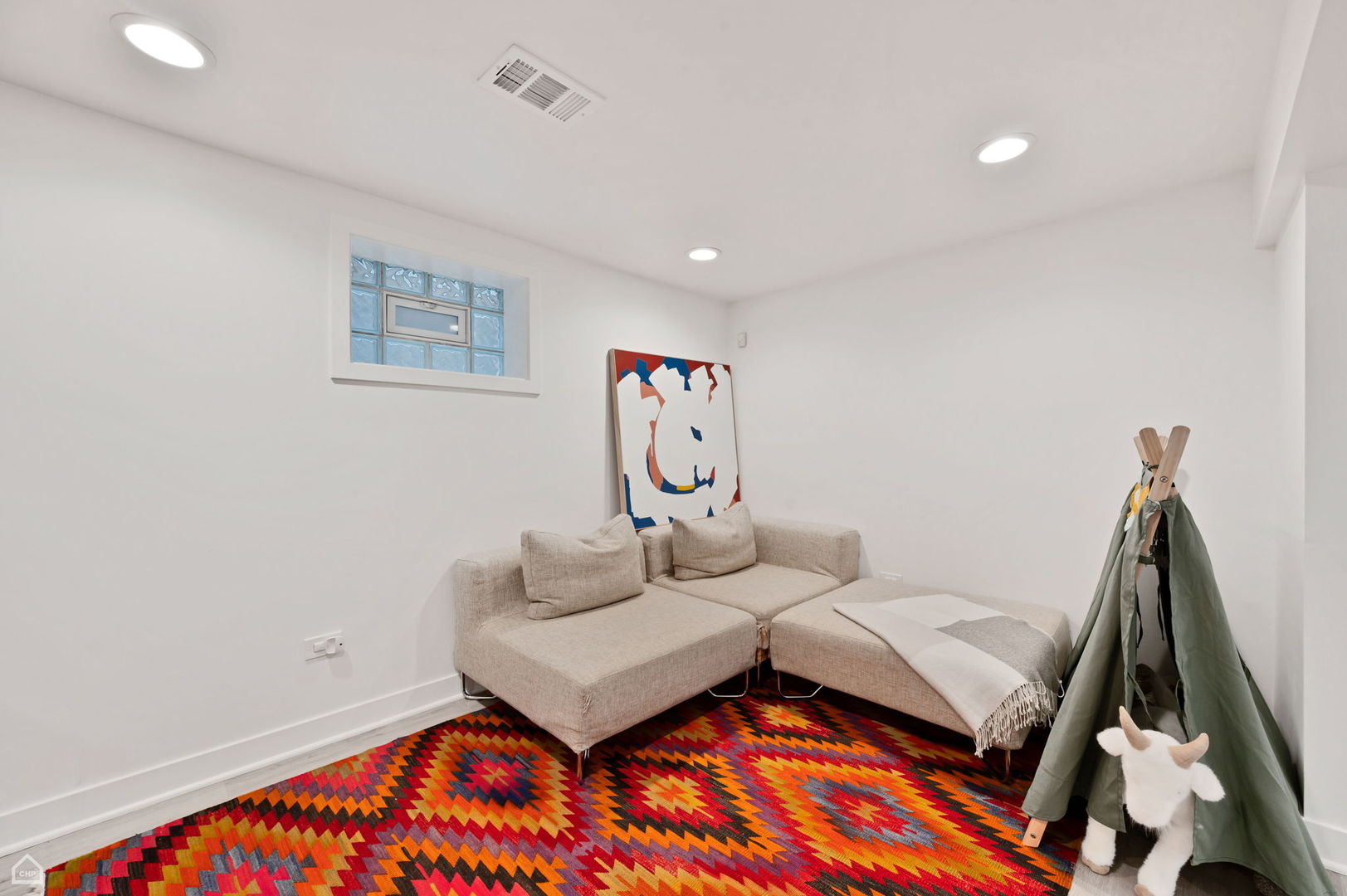 3753 N Francisco Avenue