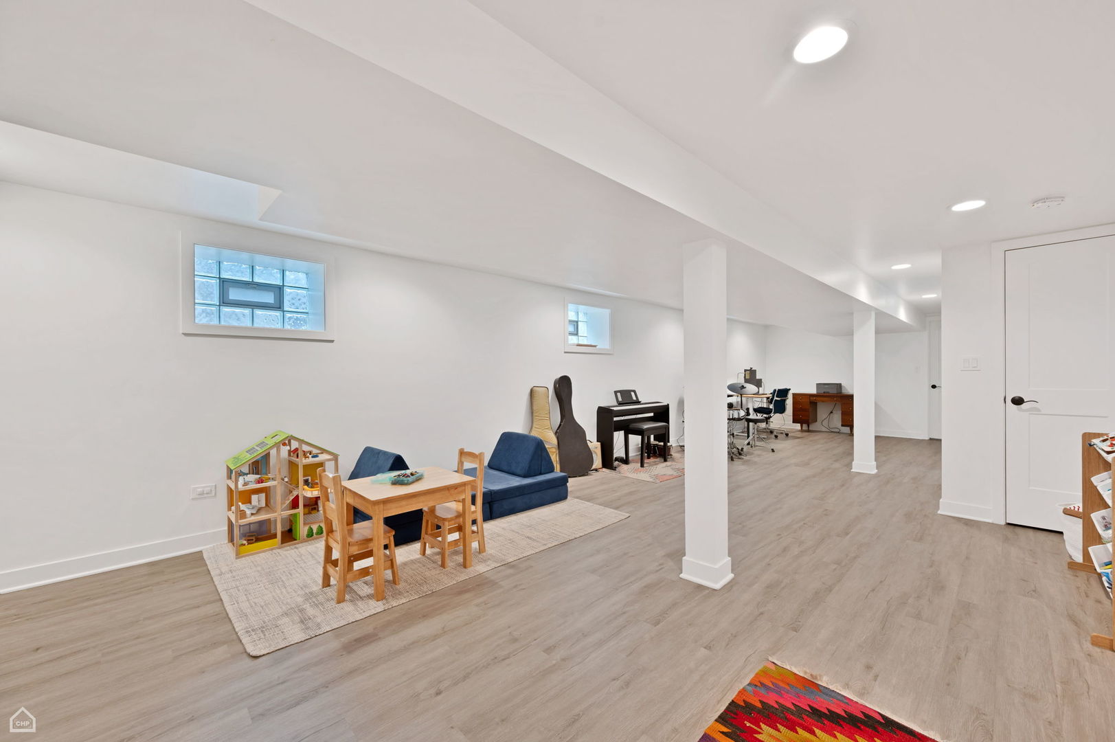 3753 N Francisco Avenue