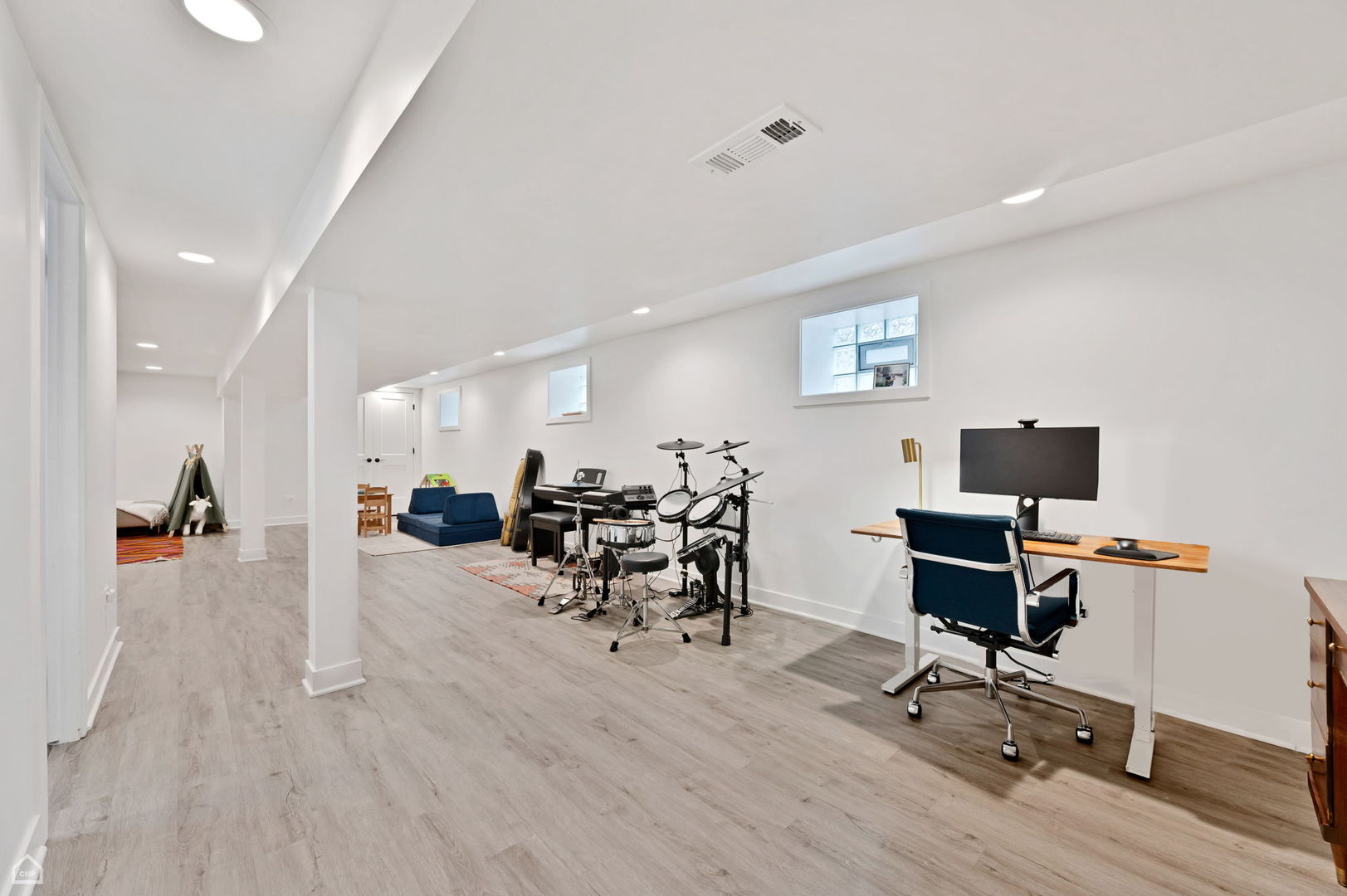 3753 N Francisco Avenue