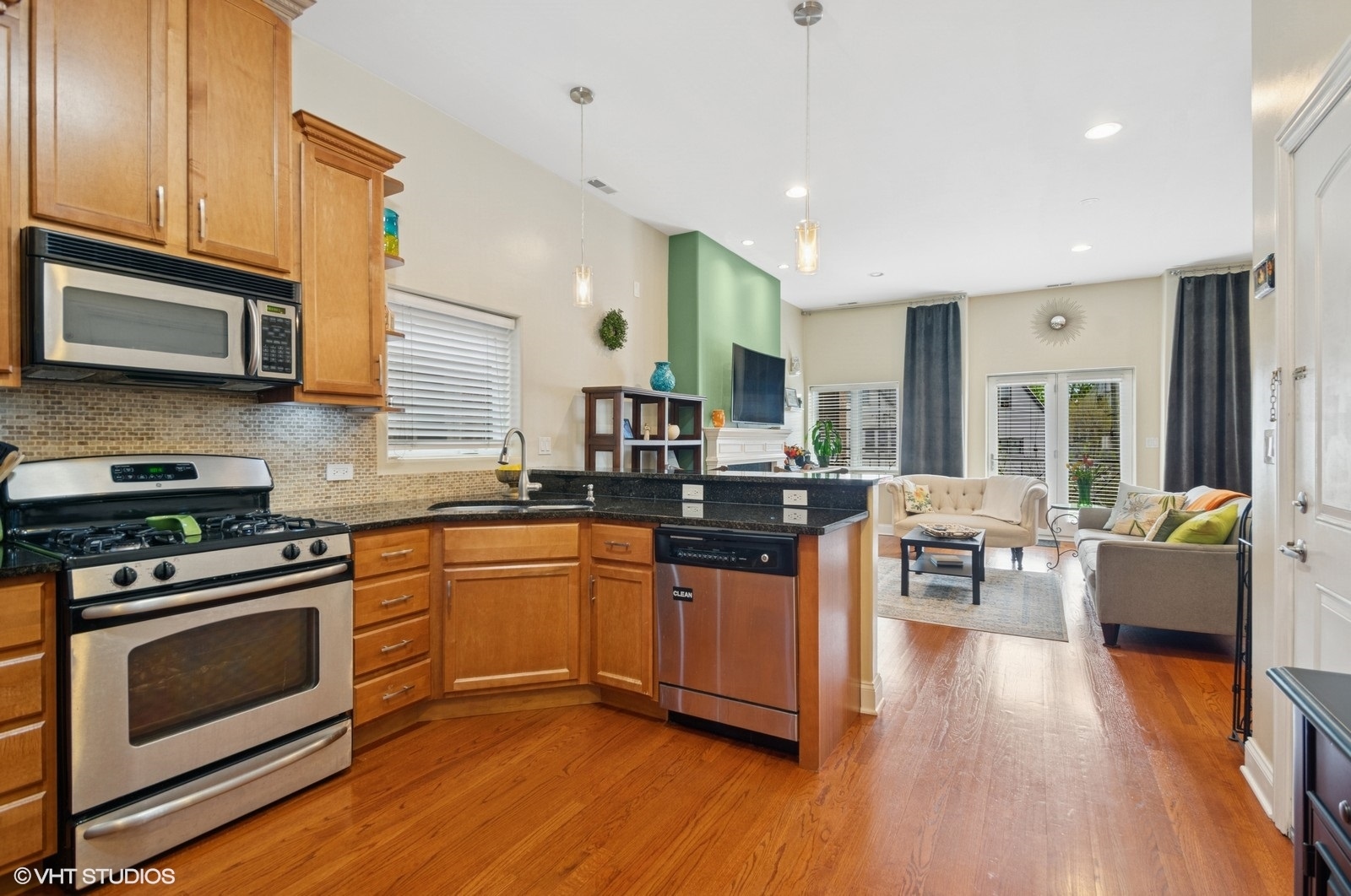 3709 N Elston Avenue Unit: 2