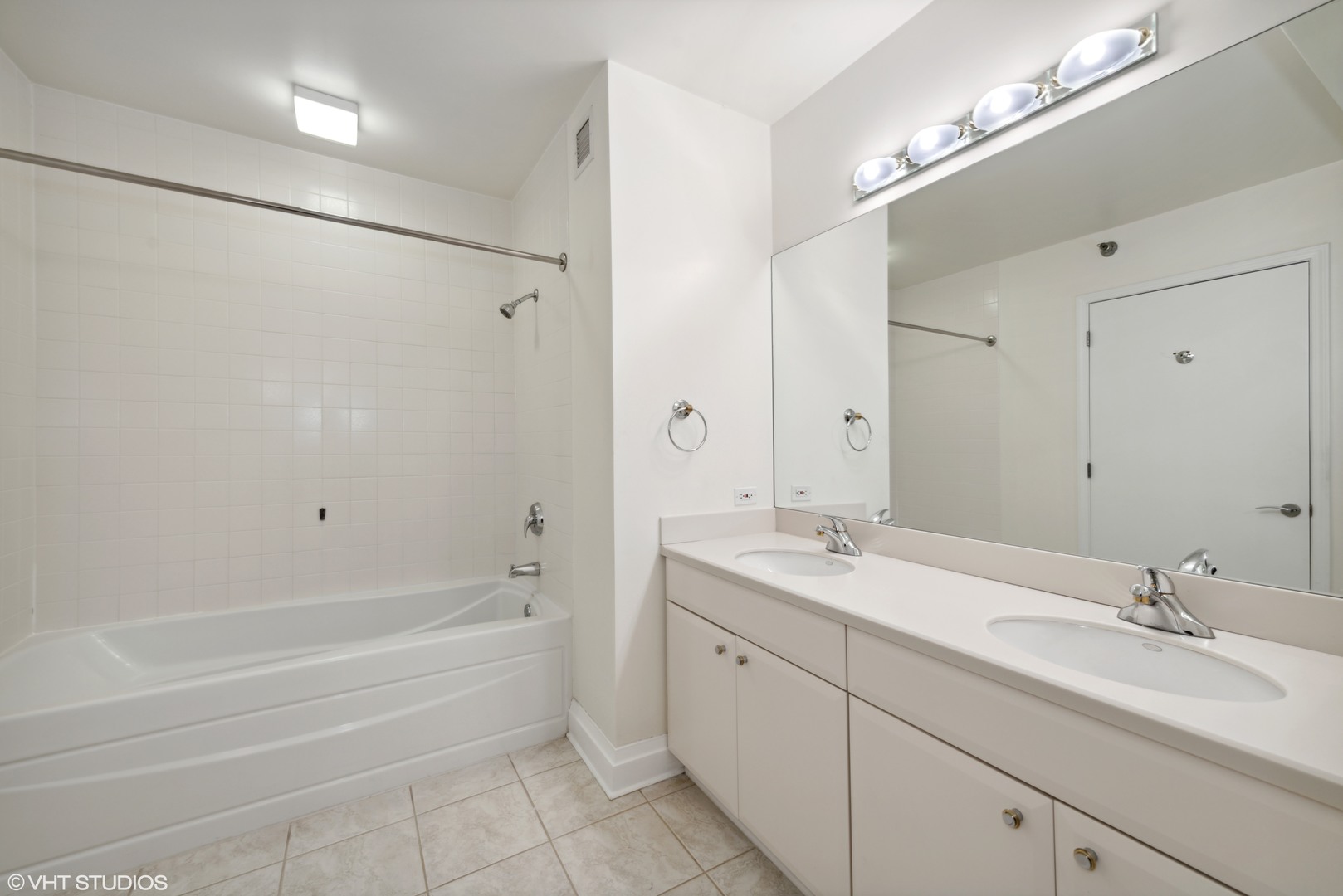 33 W Ontario Street Unit: 25H