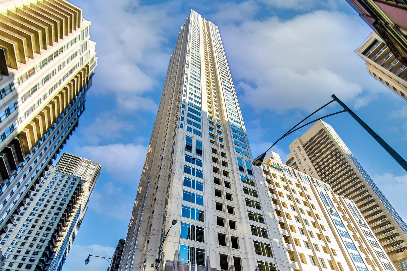 33 W Ontario Street Unit: 25H