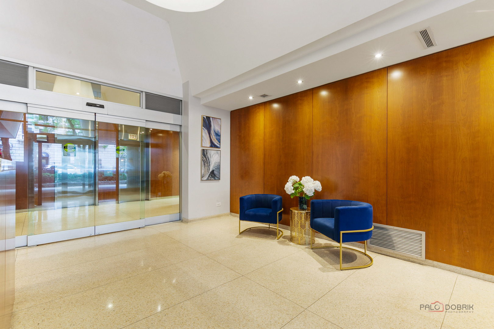 201 E Chestnut Street Unit: 3C