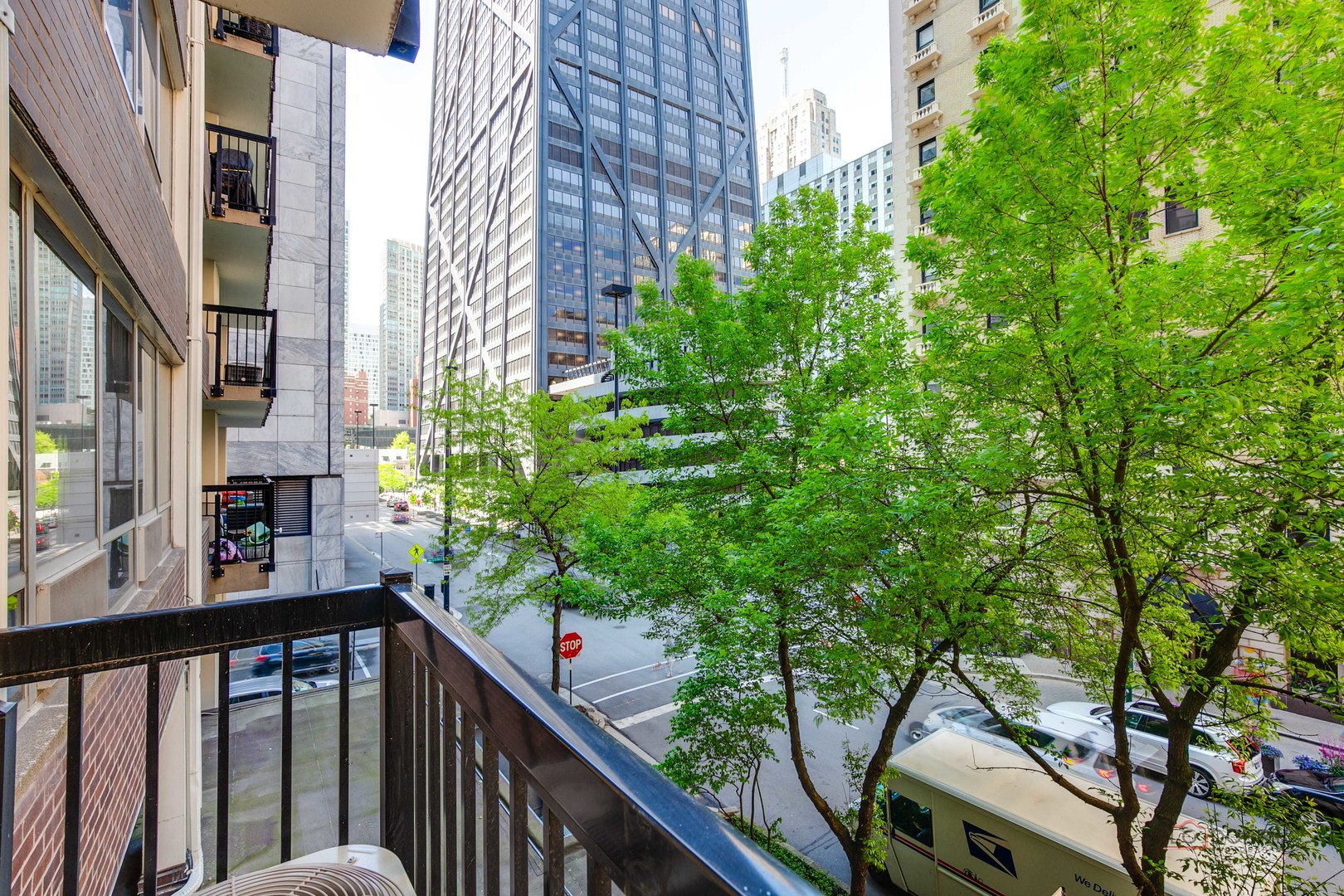 201 E Chestnut Street Unit: 3C