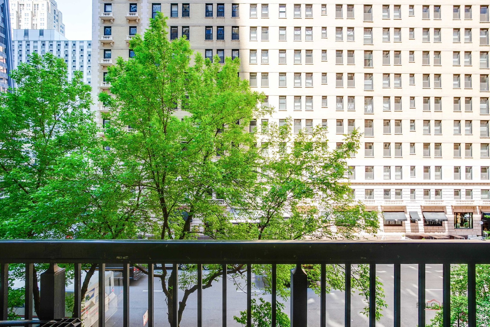201 E Chestnut Street Unit: 3C