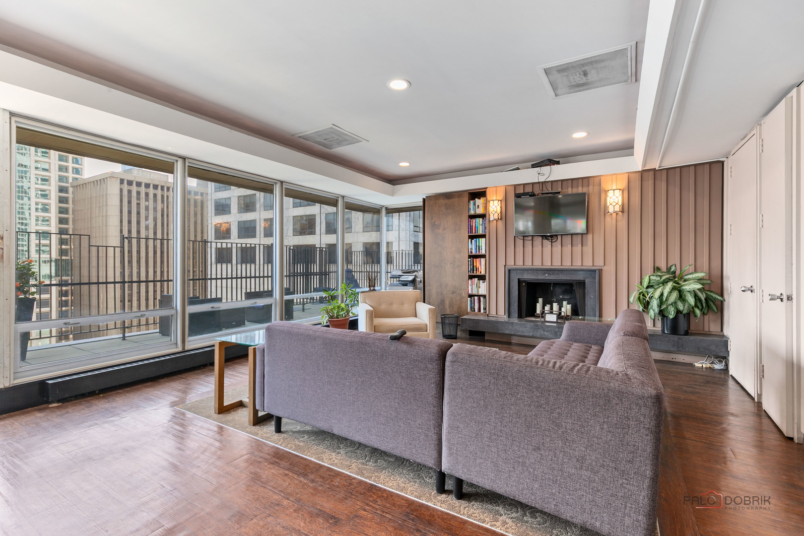 201 E Chestnut Street Unit: 3C