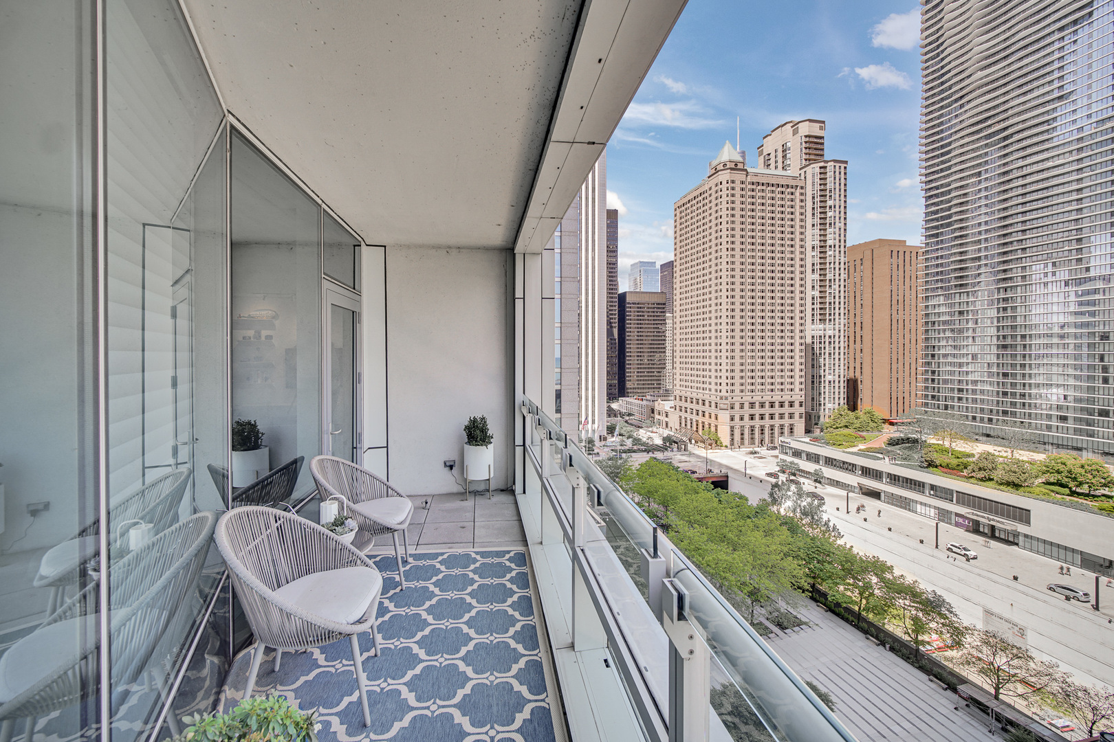 340 E RANDOLPH Street Unit: 1304