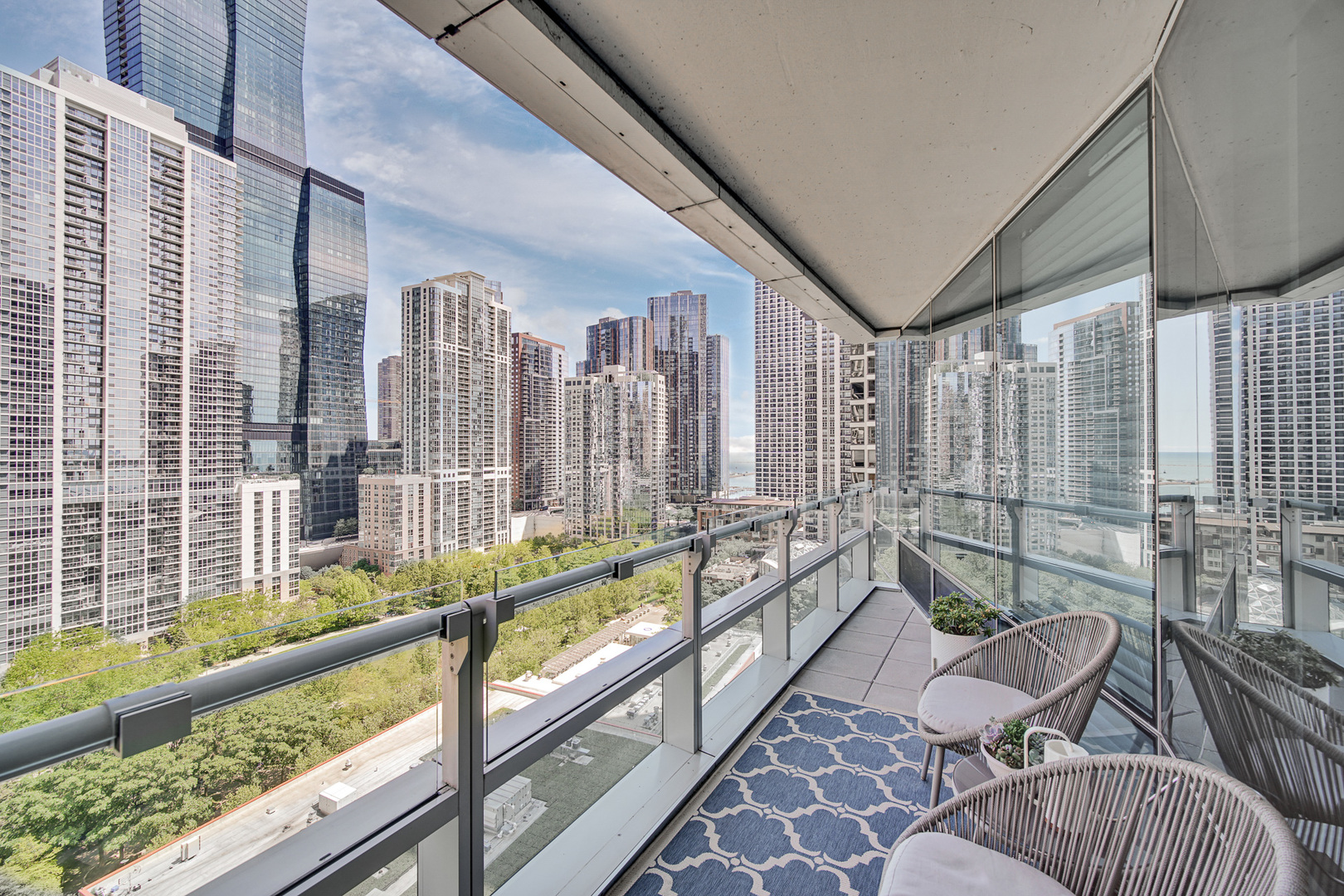340 E RANDOLPH Street Unit: 1304