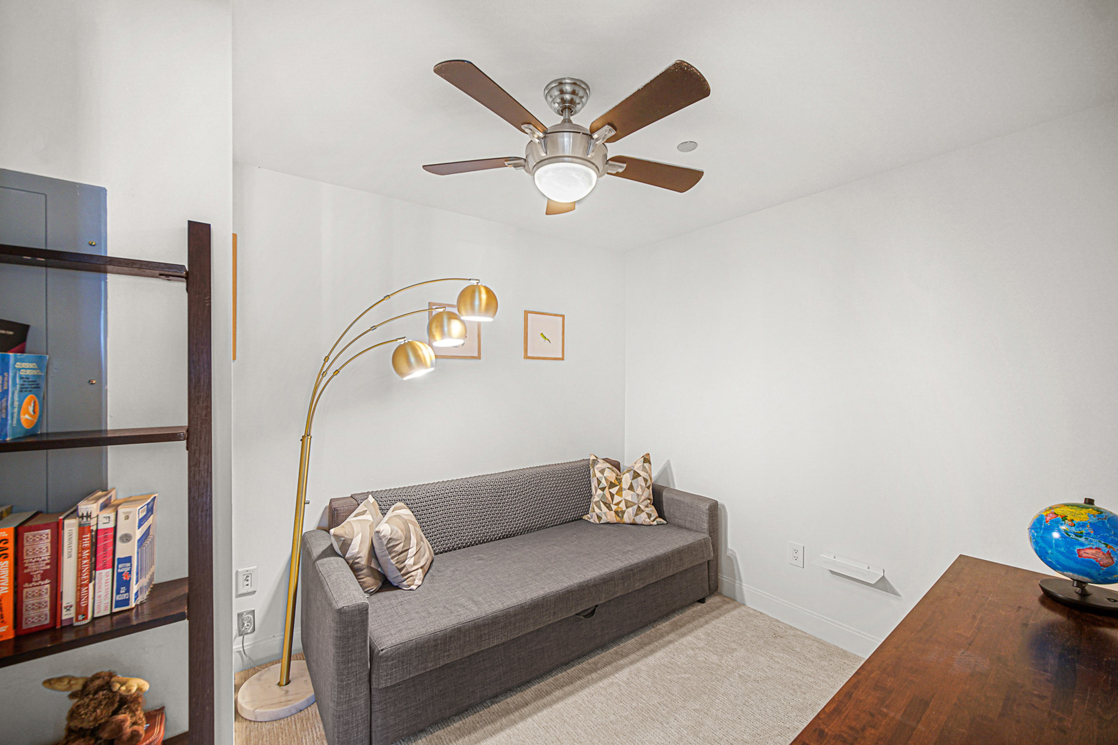 340 E RANDOLPH Street Unit: 1304