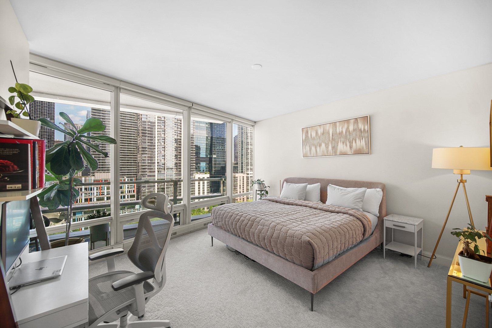 340 E RANDOLPH Street Unit: 1304