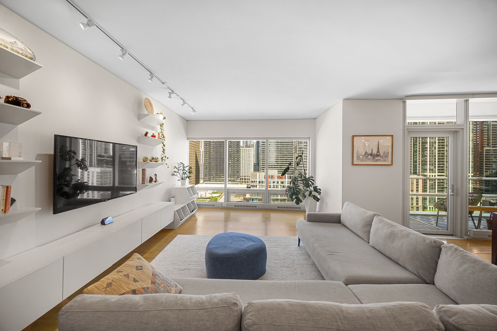 340 E RANDOLPH Street Unit: 1304