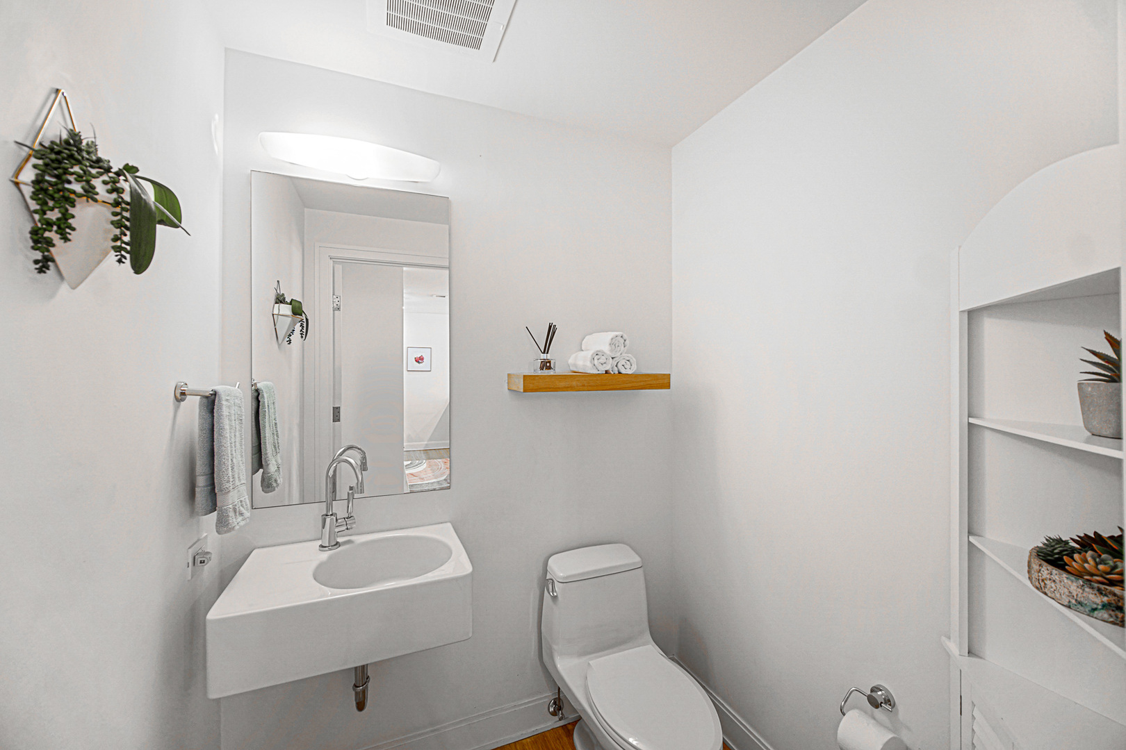 340 E RANDOLPH Street Unit: 1304