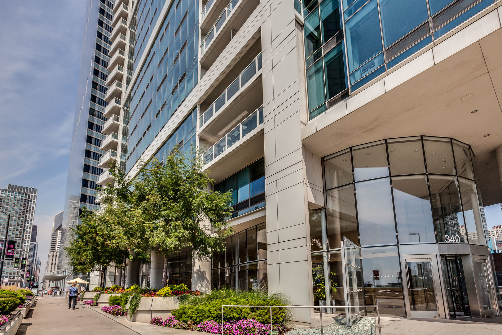 340 E RANDOLPH Street Unit: 1304