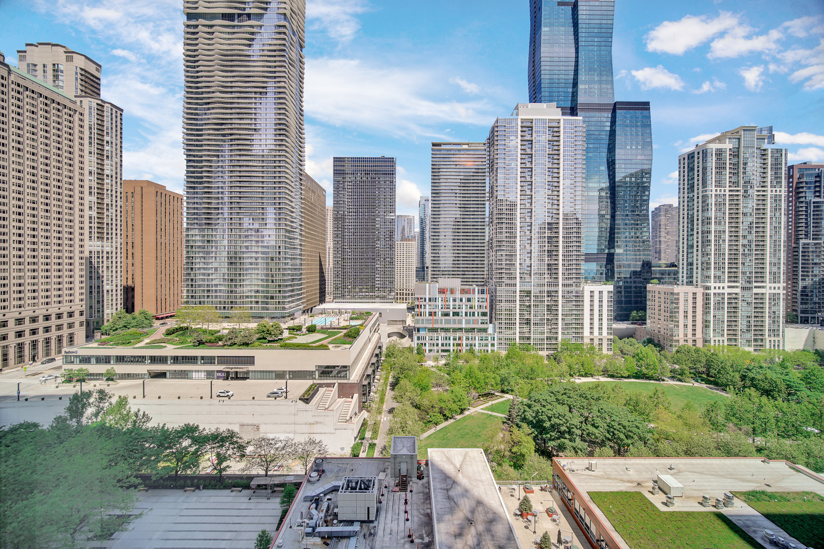 340 E RANDOLPH Street Unit: 1304