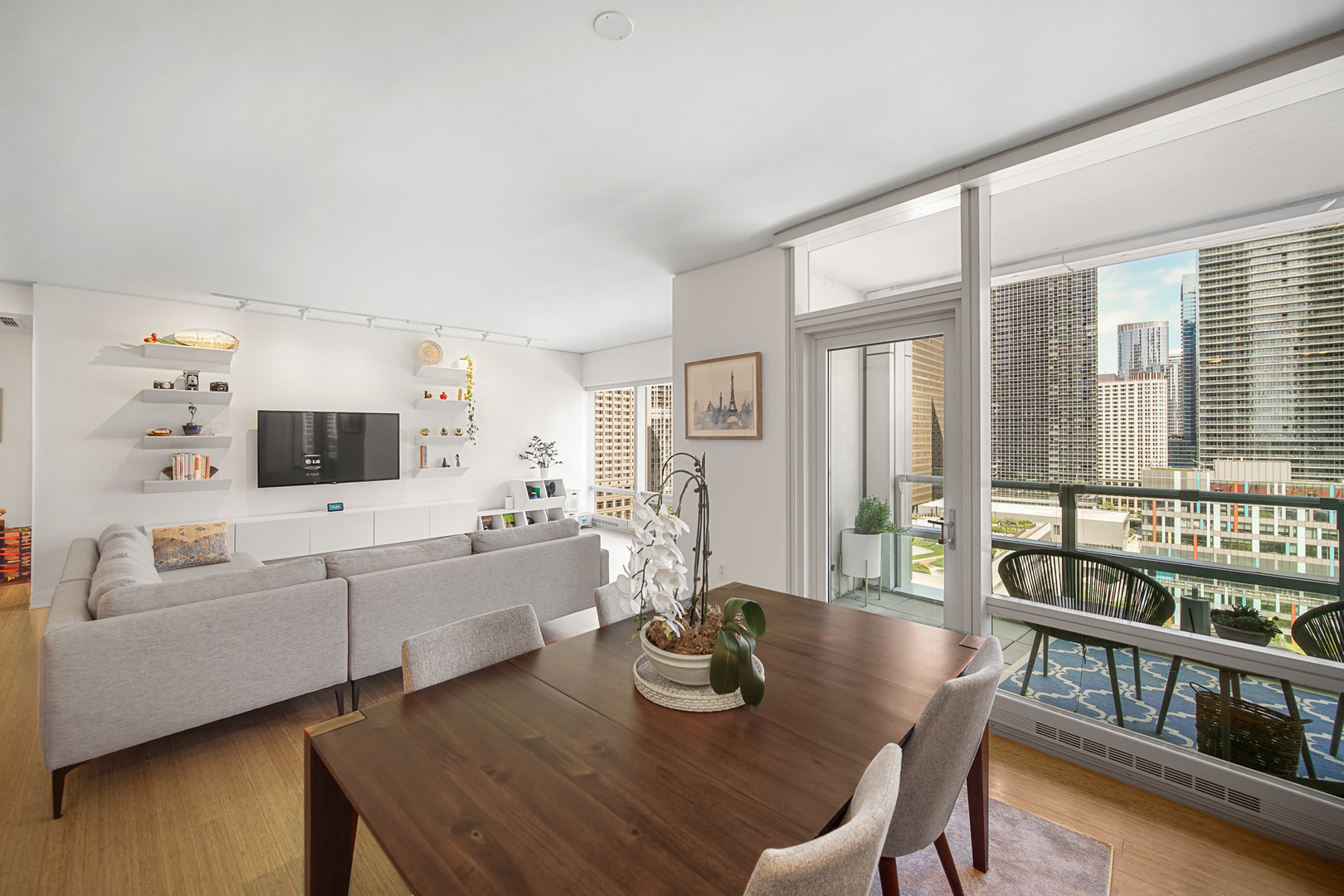 340 E RANDOLPH Street Unit: 1304