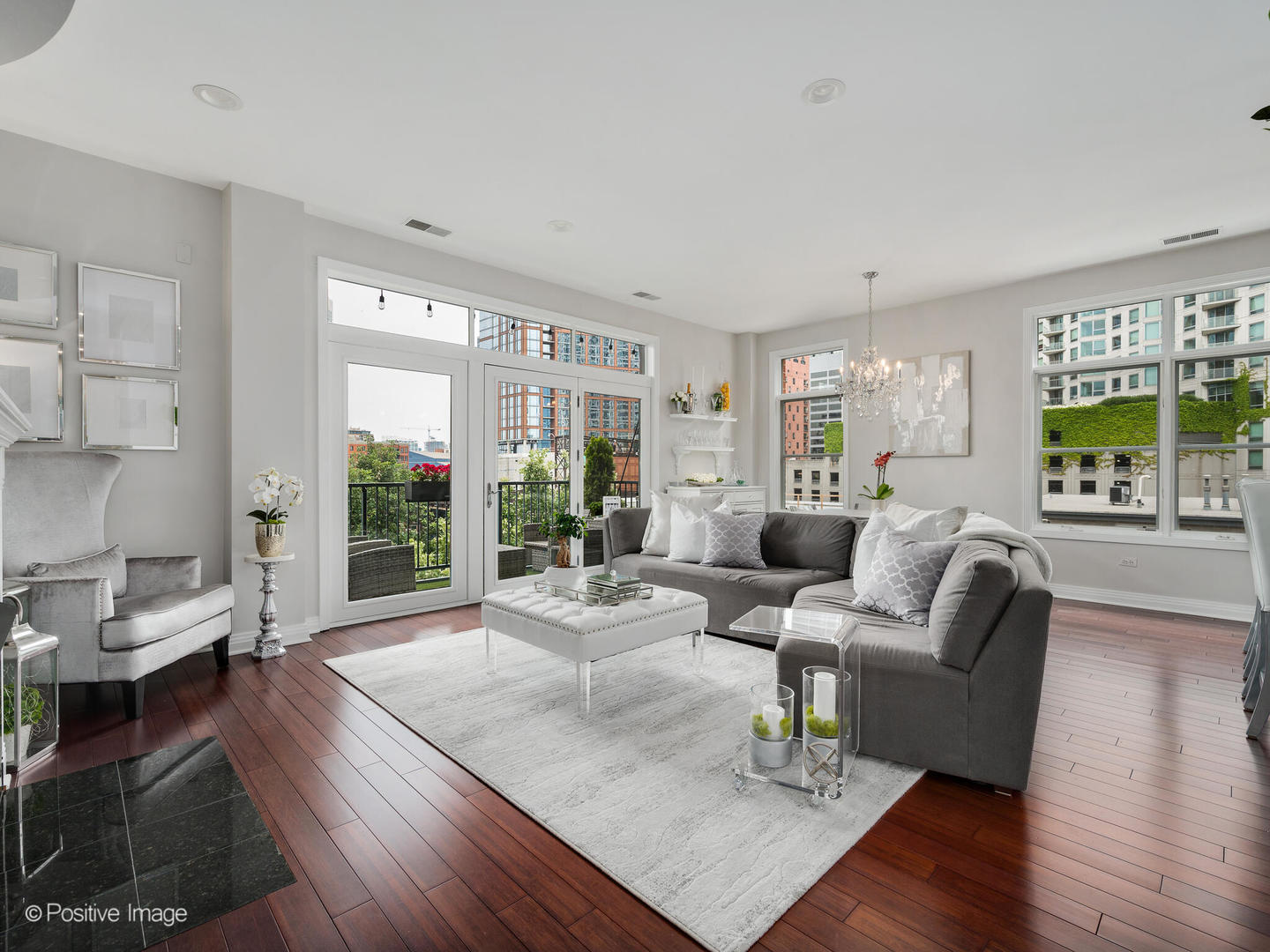 550 W Fulton Street Unit: 404