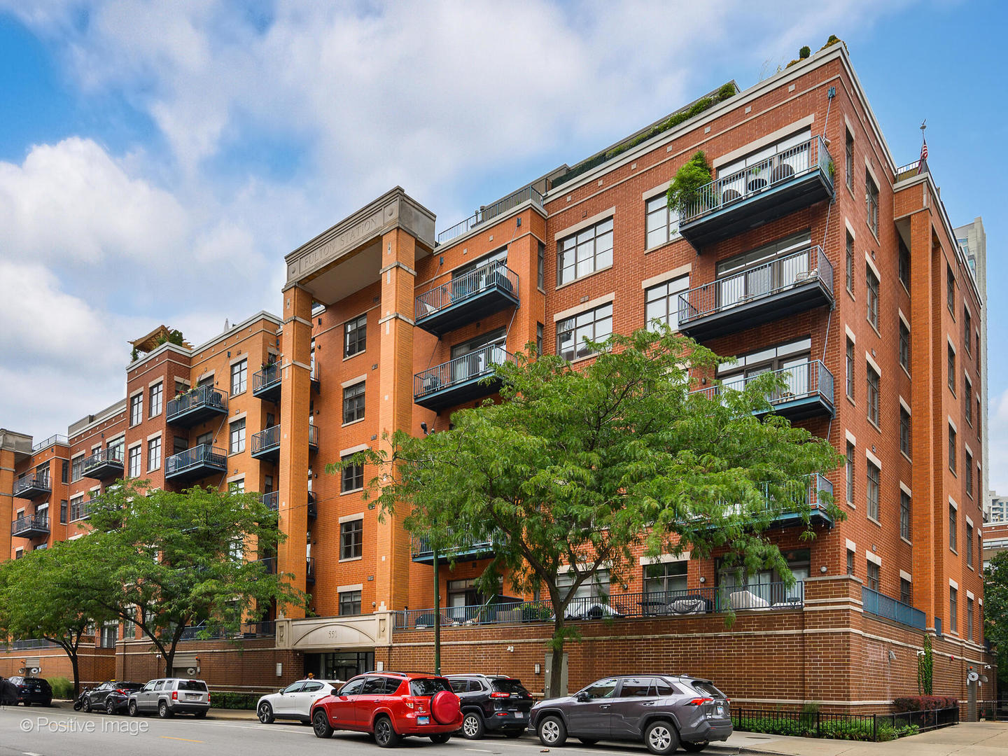 550 W Fulton Street Unit: 404
