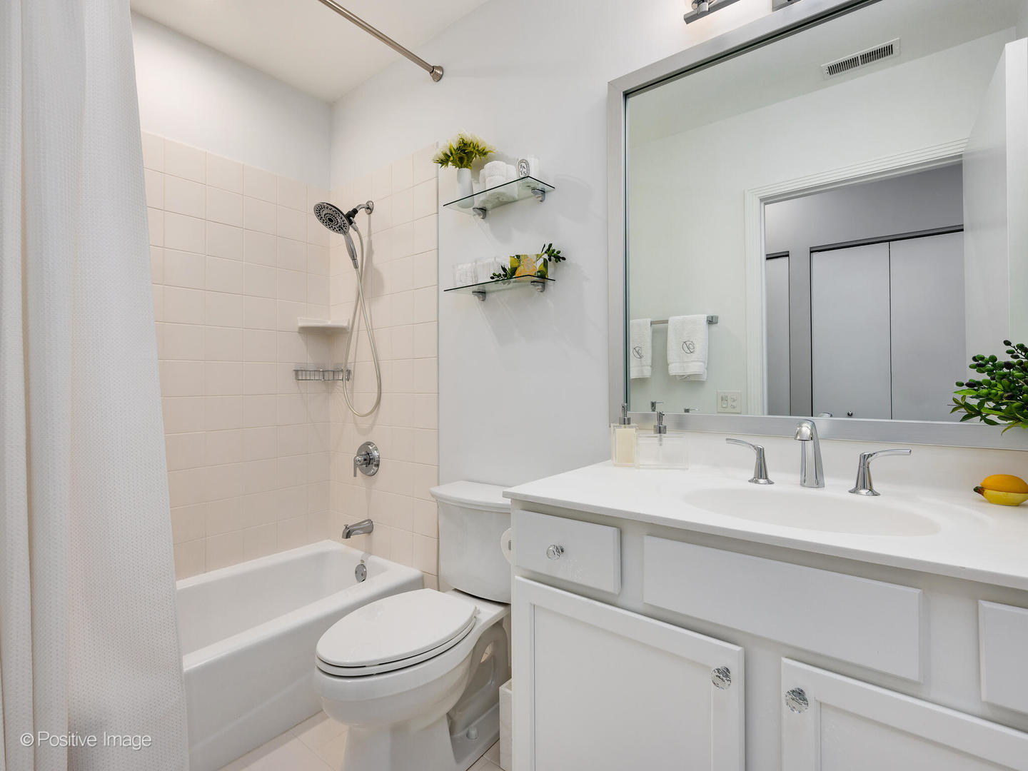 550 W Fulton Street Unit: 404