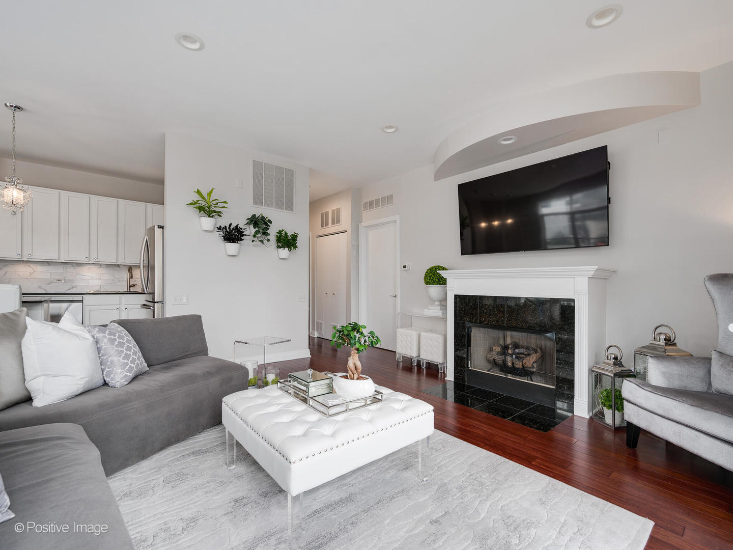 550 W Fulton Street Unit: 404