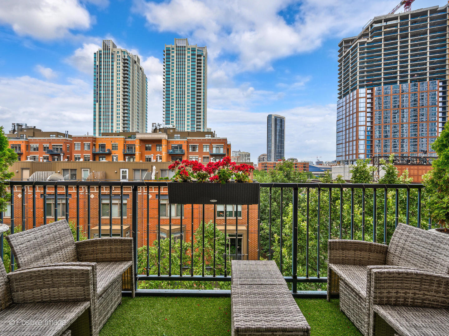 550 W Fulton Street Unit: 404