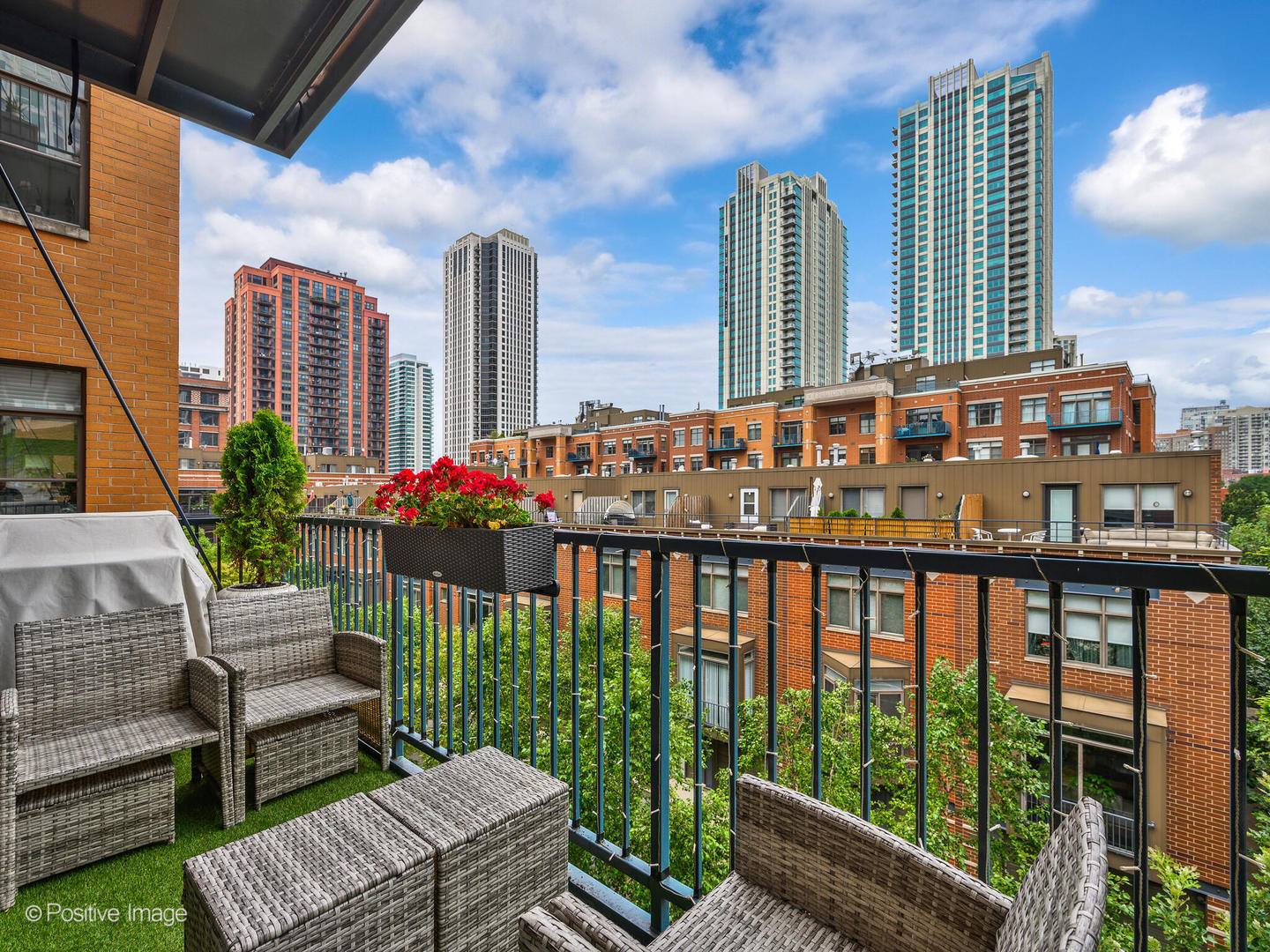 550 W Fulton Street Unit: 404