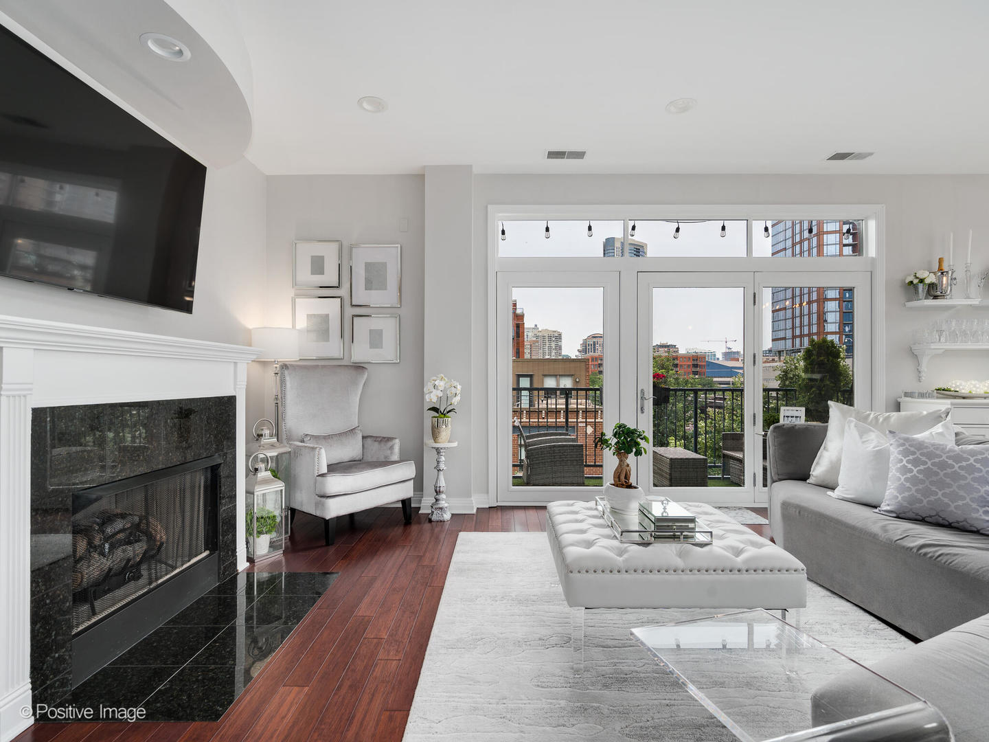 550 W Fulton Street Unit: 404