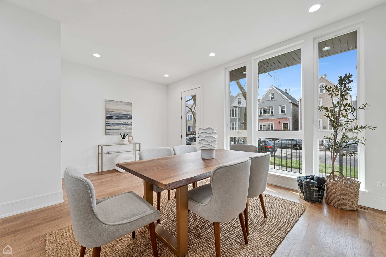 2622 W Cortland Street