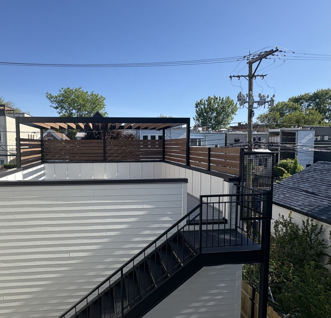 2622 W Cortland Street