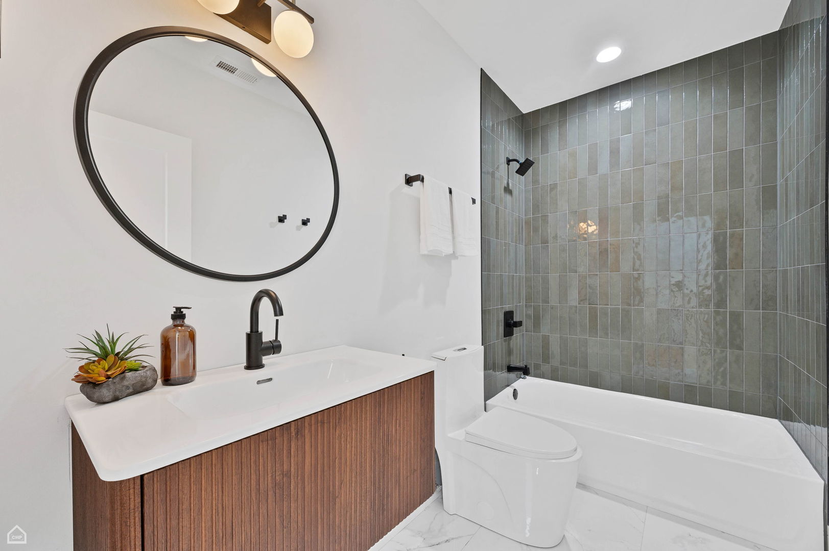 2622 W Cortland Street