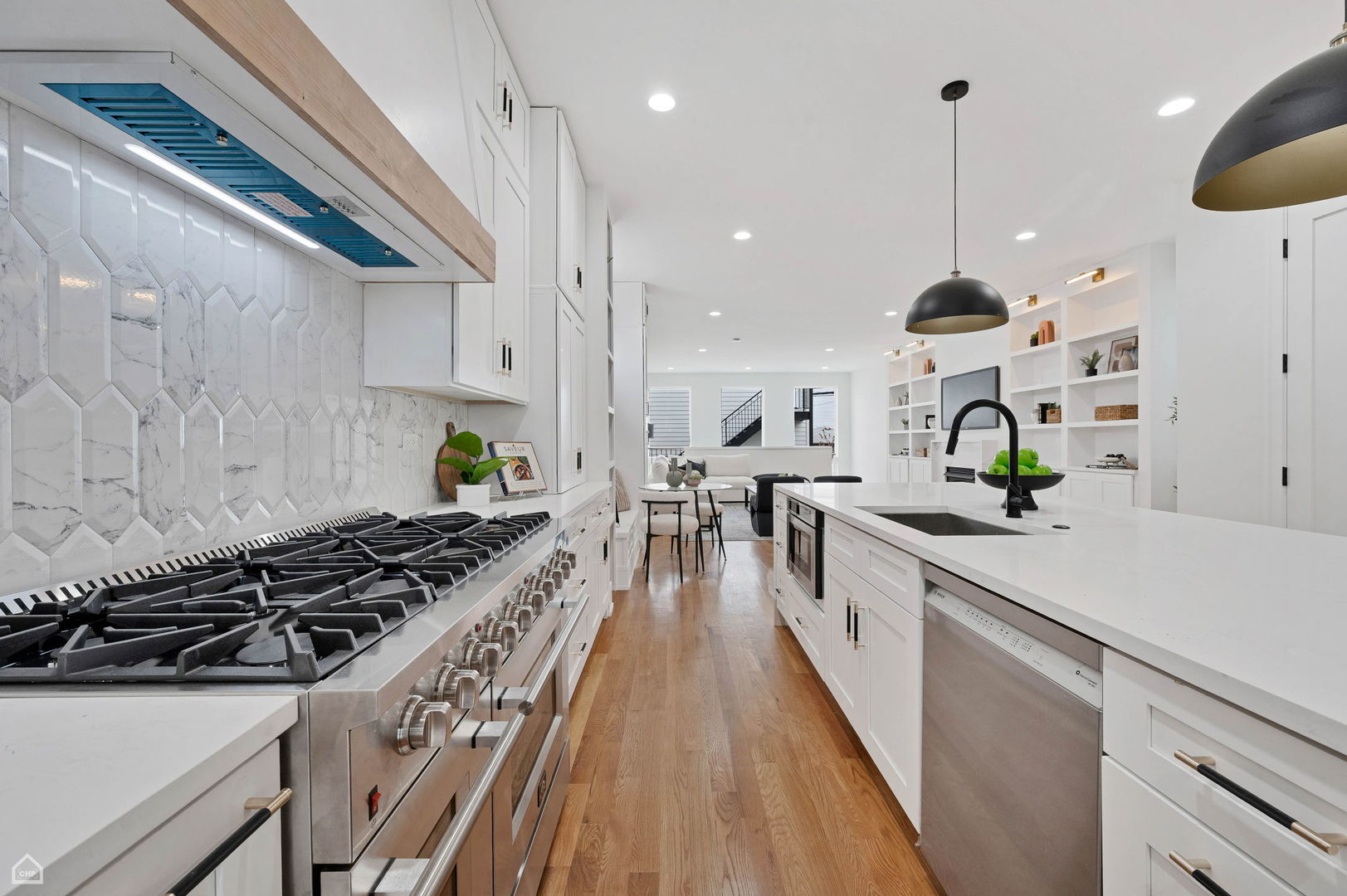 2622 W Cortland Street