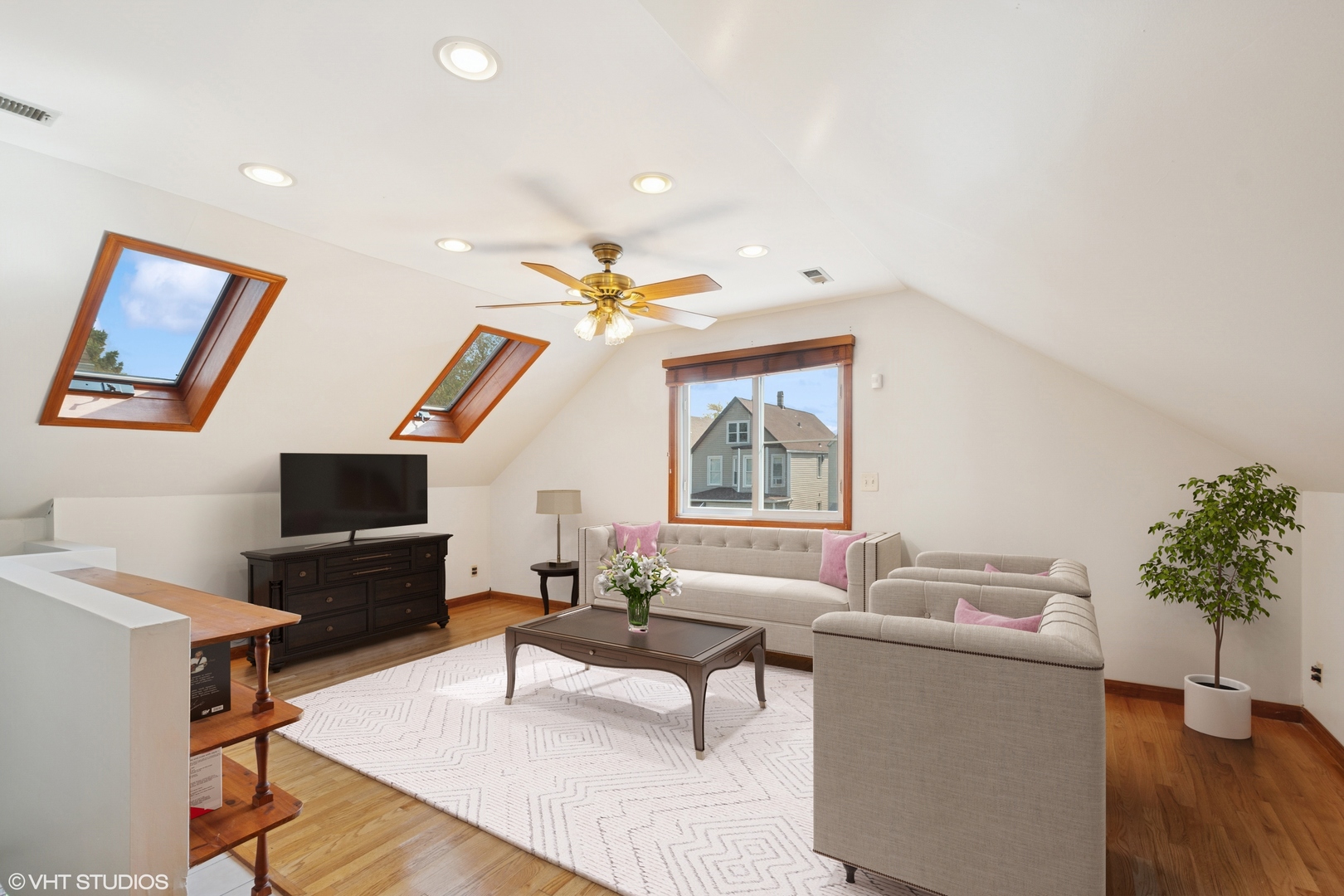 3344 N Kildare Street