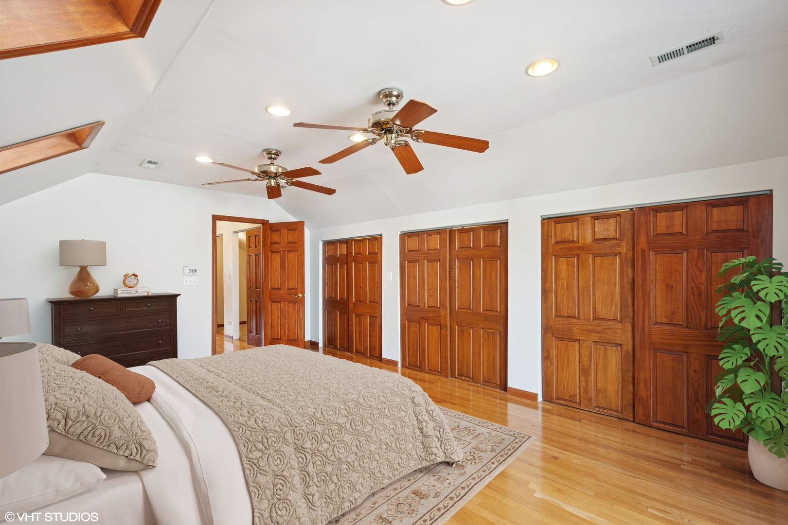 3344 N Kildare Street