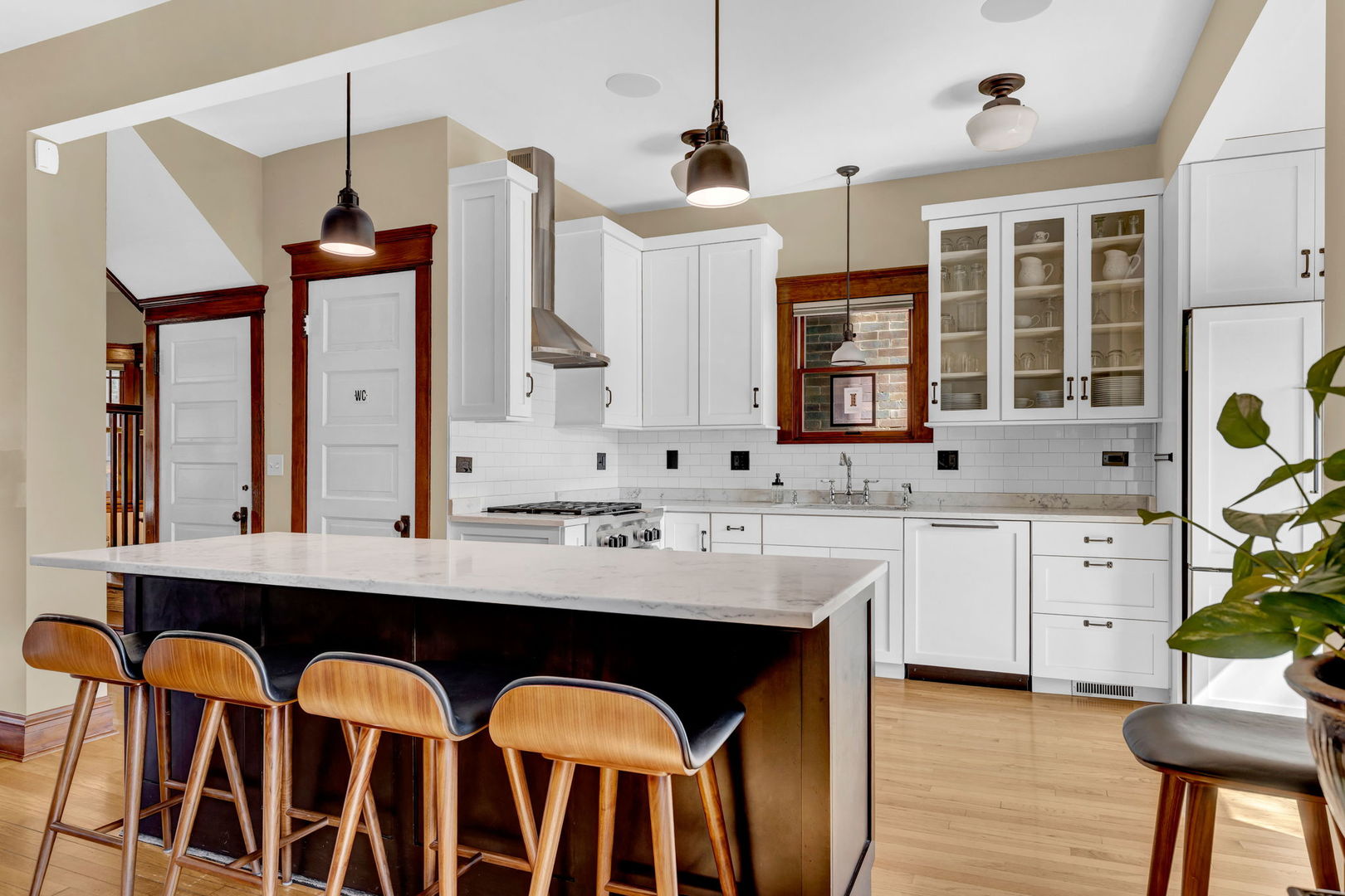 4443 N Francisco Avenue