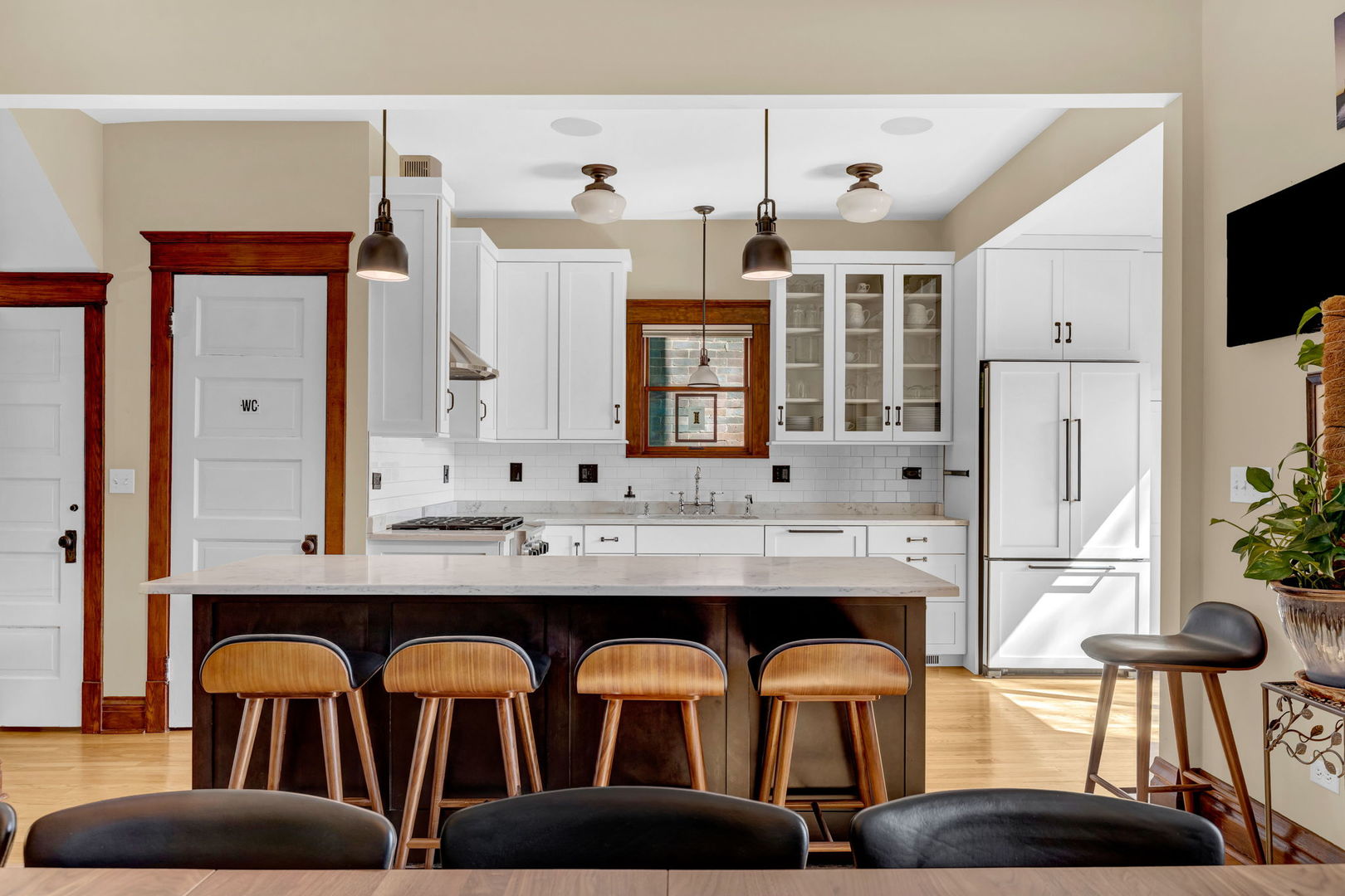 4443 N Francisco Avenue