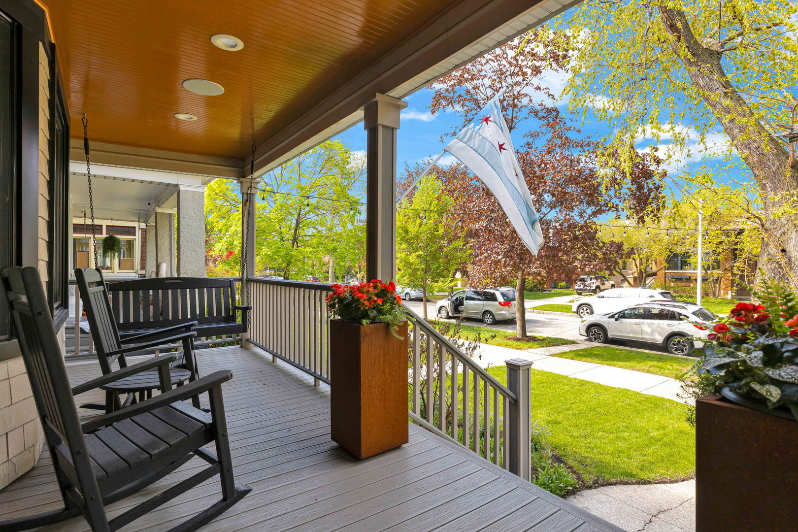 4443 N Francisco Avenue