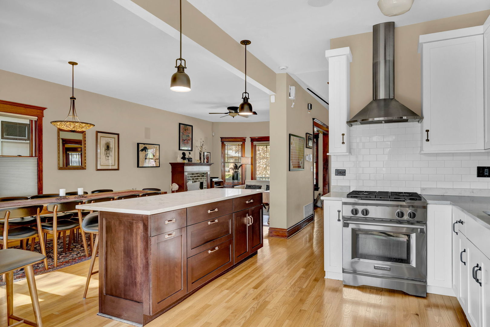 4443 N Francisco Avenue