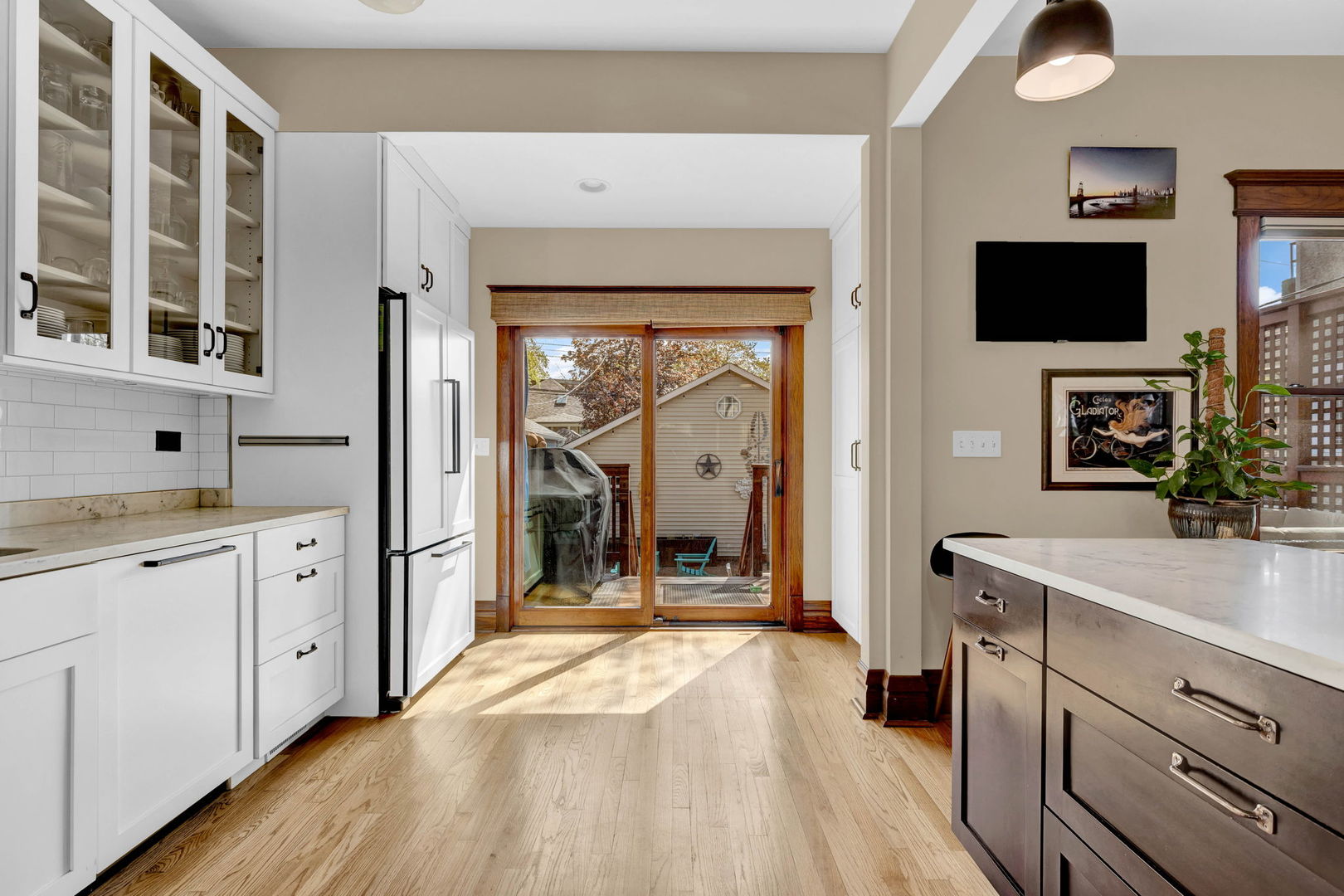 4443 N Francisco Avenue