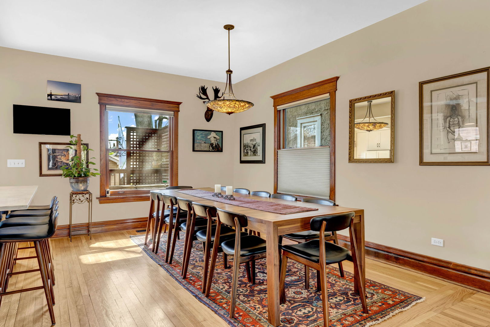 4443 N Francisco Avenue