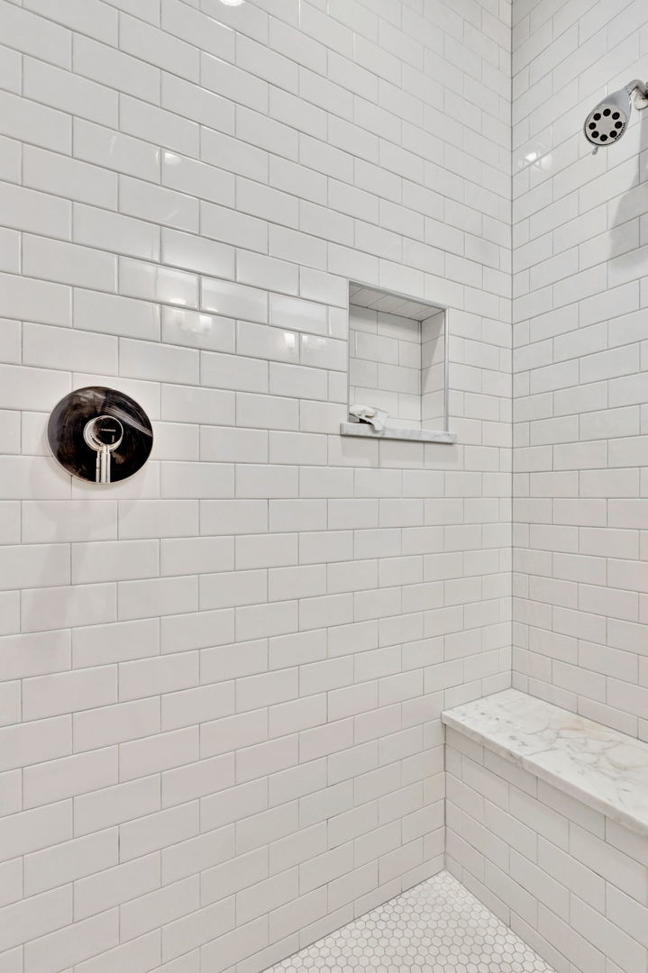 4443 N Francisco Avenue