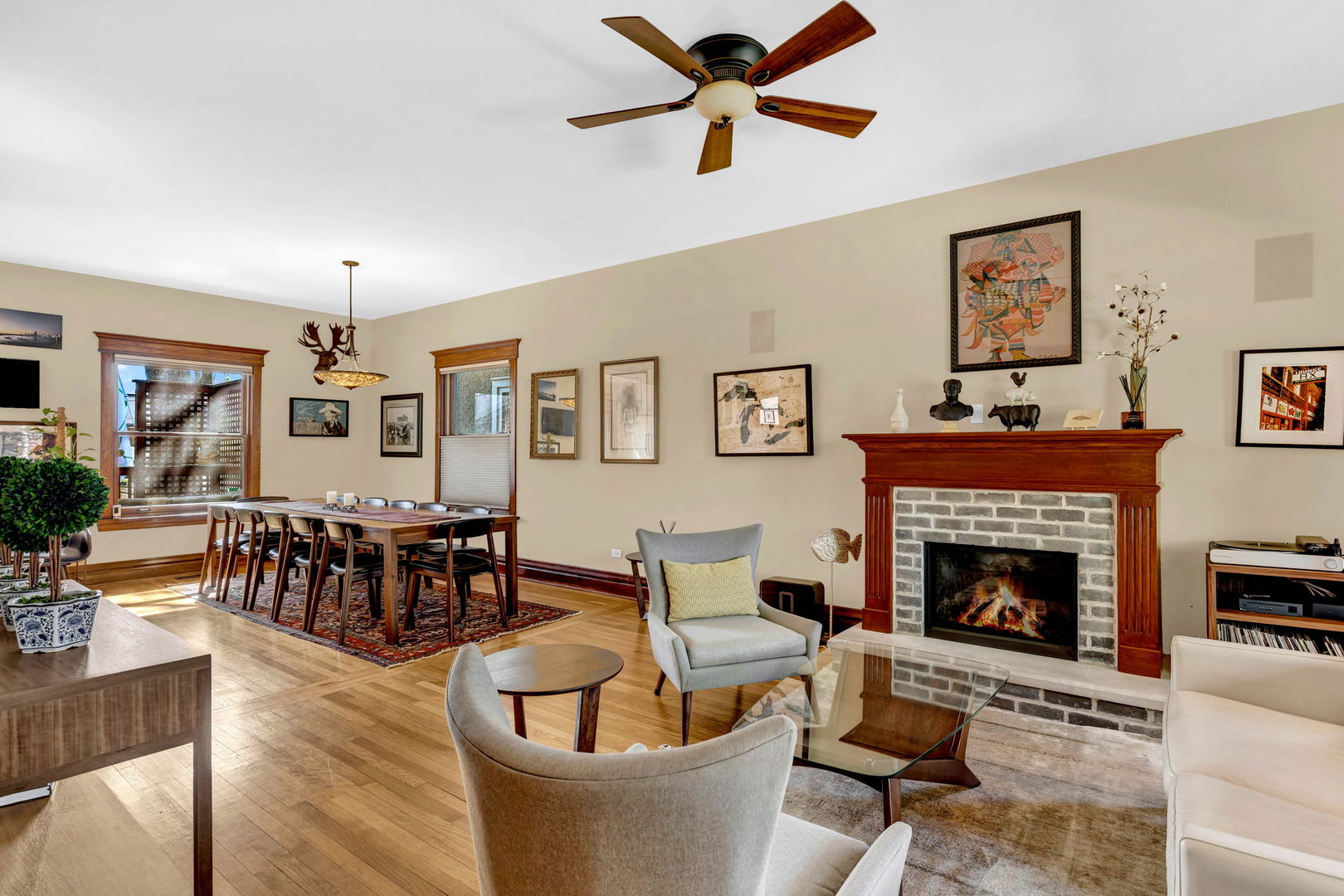 4443 N Francisco Avenue