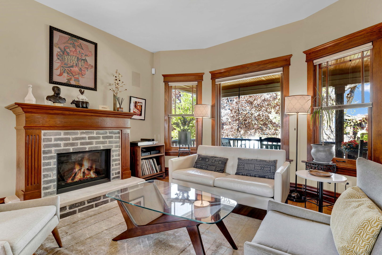 4443 N Francisco Avenue