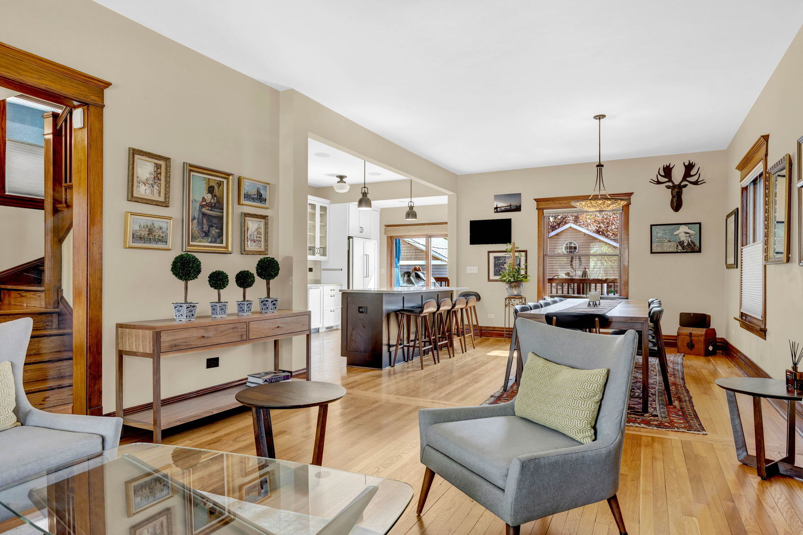 4443 N Francisco Avenue