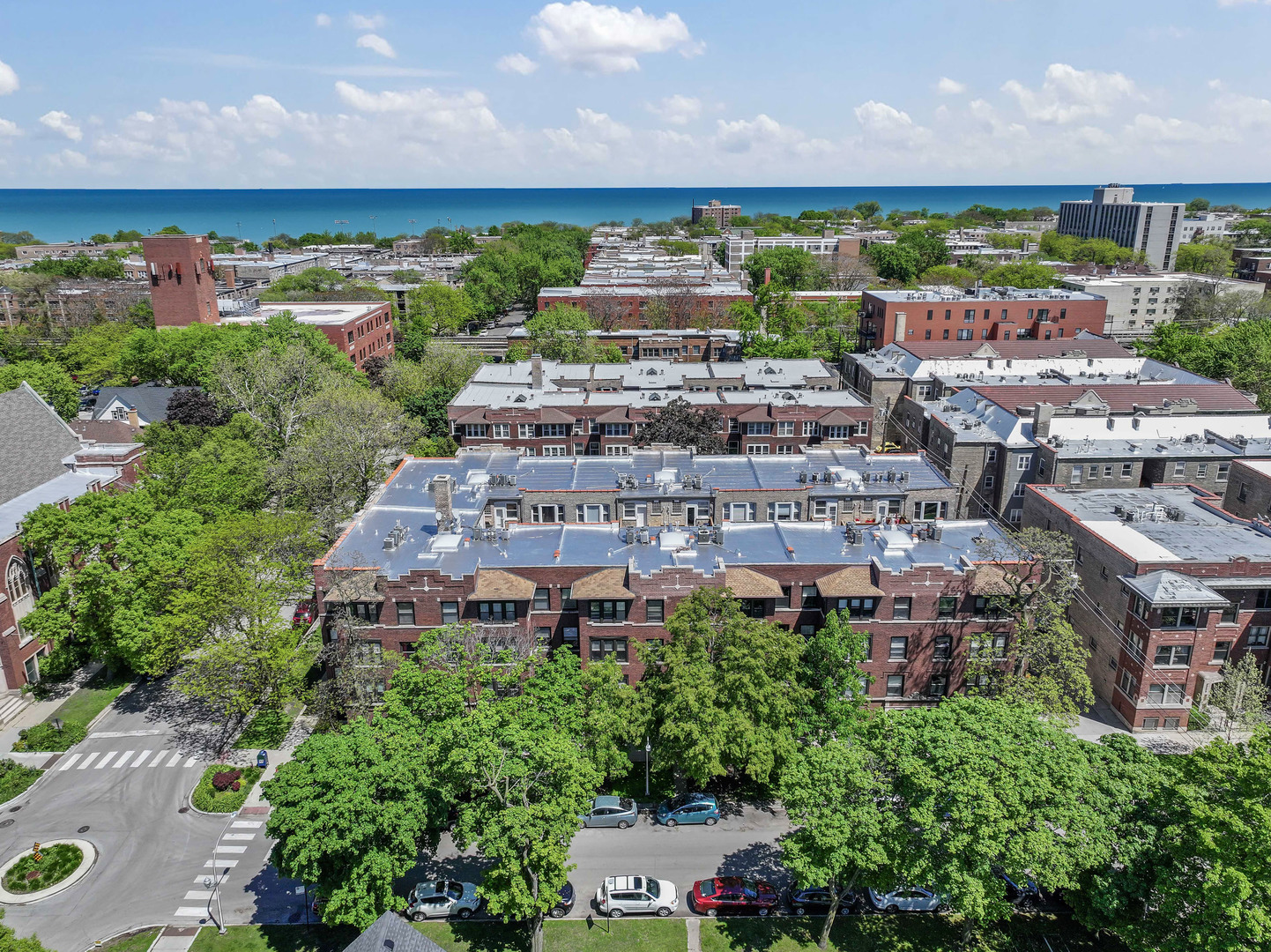 7029 N GREENVIEW Avenue Unit: 2S