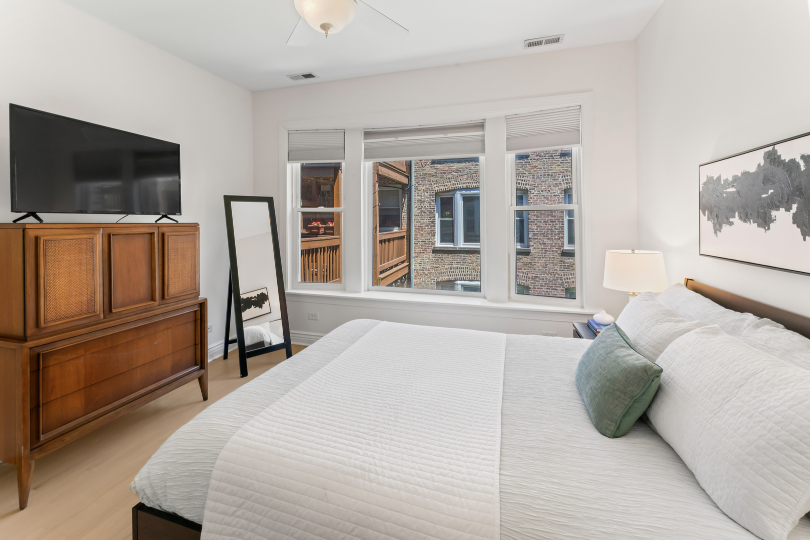 7029 N GREENVIEW Avenue Unit: 2S